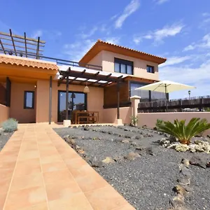 el-hierro-house-agradable-adosado-con-piscina.in-canary-islands.com/